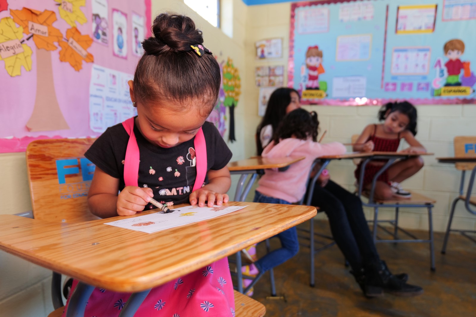 Fundamon - Mobiliario y útiles escolares